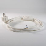 Cavo-elettrico 3-adrig bianco 3 x 0,75 mm² - 2000/ 800 con spina und Schalter